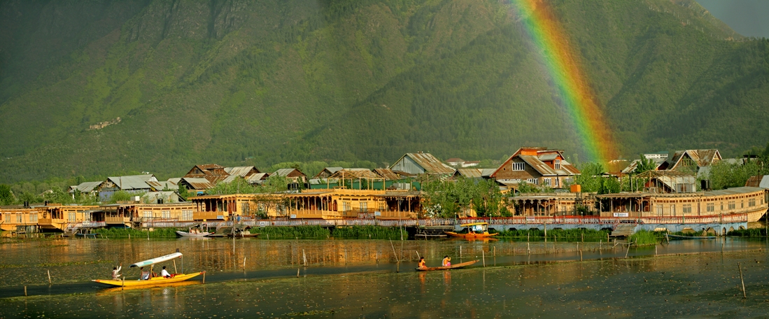 Shahnaz_group_of_houseboats